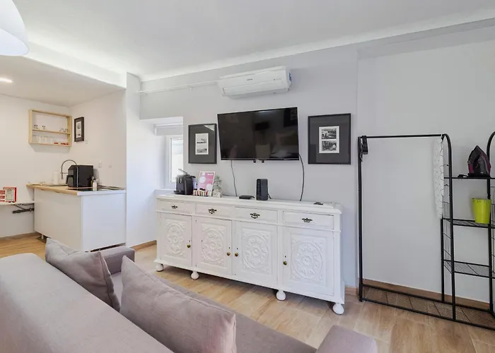 Lovely Fontenova - By Y Concept *