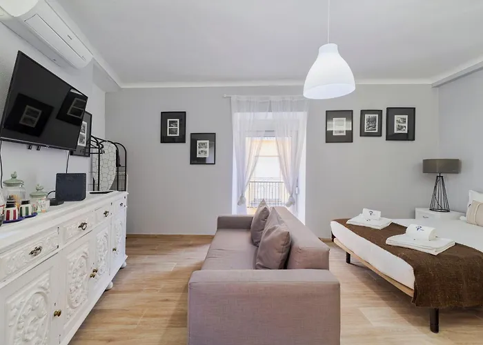 Lovely Fontenova - By Y Concept *